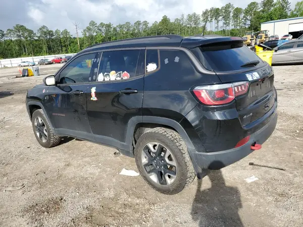 3C4NJDDB6JT401899 2018 JEEP COMPASS - Image 2
