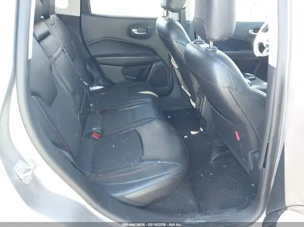 3C4NJDDB6JT417505 2018 JEEP COMPASS - Image 8