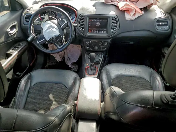 3C4NJDDB6JT451170 2018 JEEP COMPASS - Image 8