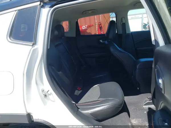 3C4NJDDB6JT451637 2018 JEEP COMPASS - Image 8