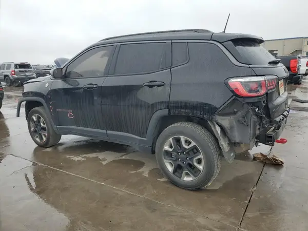 3C4NJDDB6JT456305 2018 JEEP COMPASS - Image 2