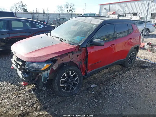 3C4NJDDB6JT482032 2018 JEEP COMPASS - Image 2