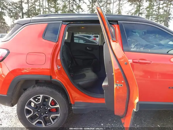 3C4NJDDB6JT484072 2018 JEEP COMPASS - Image 8