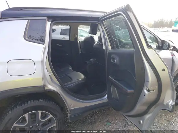 3C4NJDDB6KT597893 2019 JEEP COMPASS - Image 8