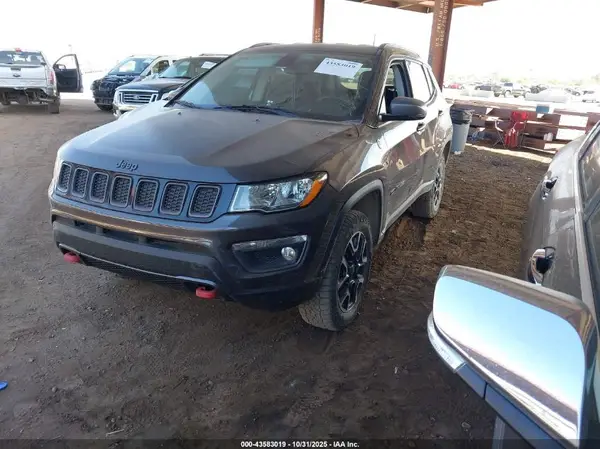 3C4NJDDB6KT618113 2019 JEEP COMPASS - Image 2