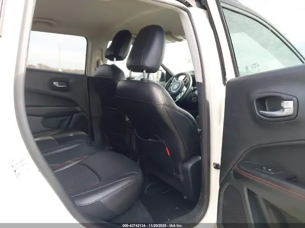 3C4NJDDB6KT627930 2019 JEEP COMPASS - Image 8