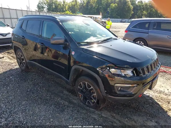 3C4NJDDB6KT639012 2019 JEEP COMPASS - Image 1