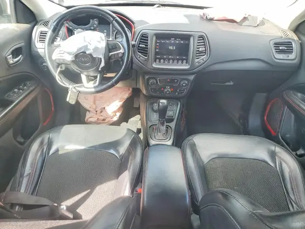 3C4NJDDB6KT660586 2019 JEEP COMPASS - Image 8