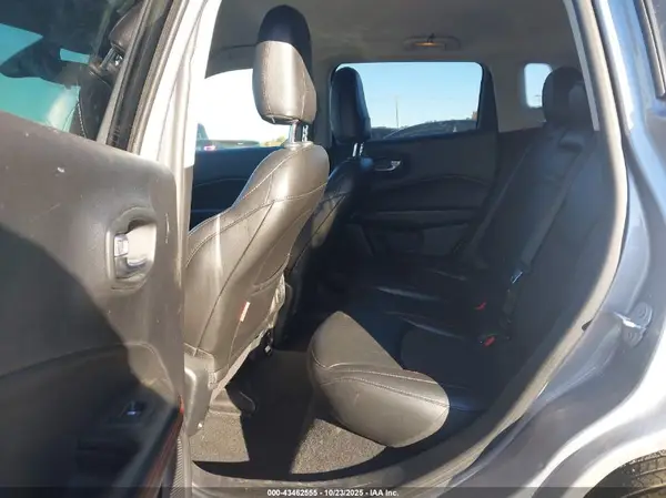 3C4NJDDB6KT669112 2019 JEEP COMPASS - Image 8