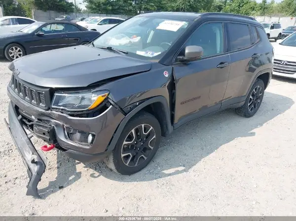 3C4NJDDB6KT671166 2019 JEEP COMPASS - Image 2