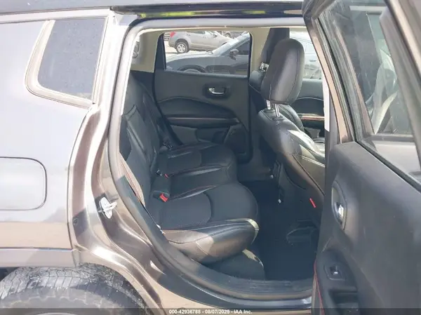3C4NJDDB6KT671166 2019 JEEP COMPASS - Image 8