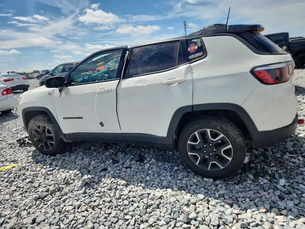 3C4NJDDB6KT721256 2019 JEEP COMPASS - Image 2