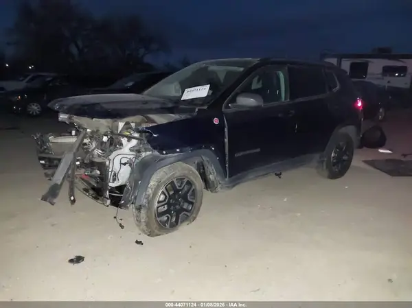 3C4NJDDB6KT721340 2019 JEEP COMPASS - Image 2