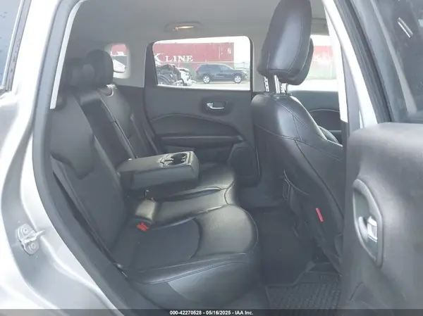 3C4NJDDB6KT722424 2019 JEEP COMPASS - Image 8