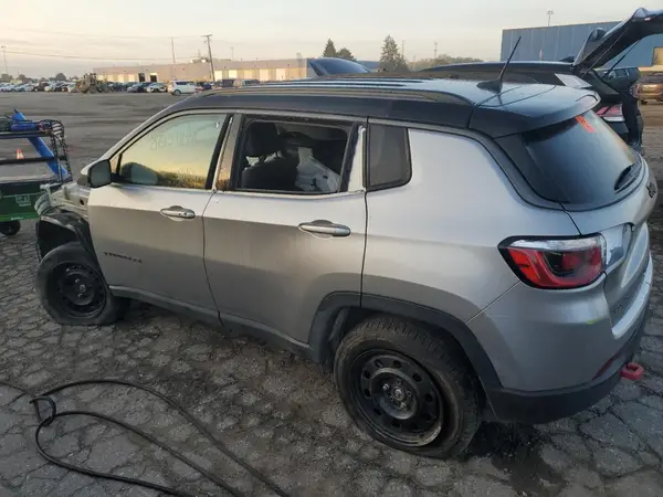 3C4NJDDB6KT733147 2019 JEEP COMPASS - Image 2