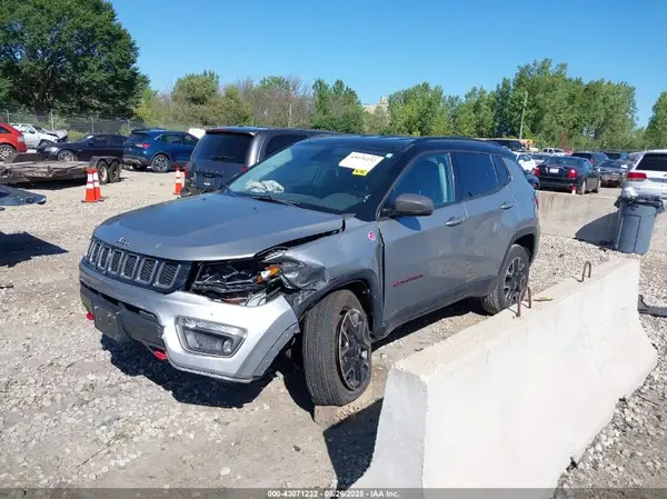 3C4NJDDB6KT756492 2019 JEEP COMPASS - Image 2