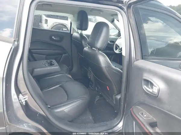3C4NJDDB6KT756525 2019 JEEP COMPASS - Image 8