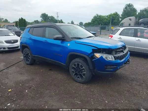 3C4NJDDB6KT760638 2019 JEEP COMPASS - Image 1