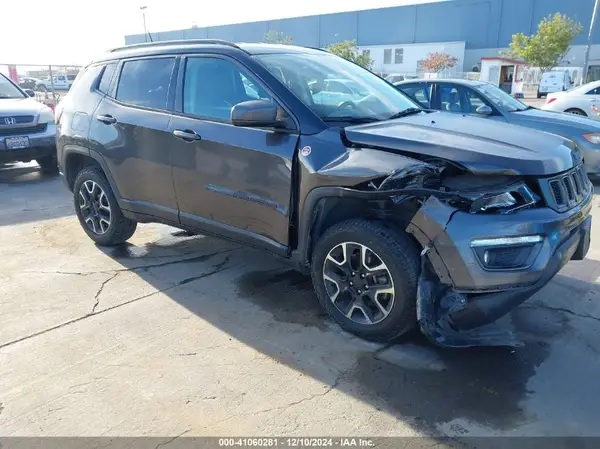 3C4NJDDB6KT790349 2019 JEEP COMPASS - Image 1