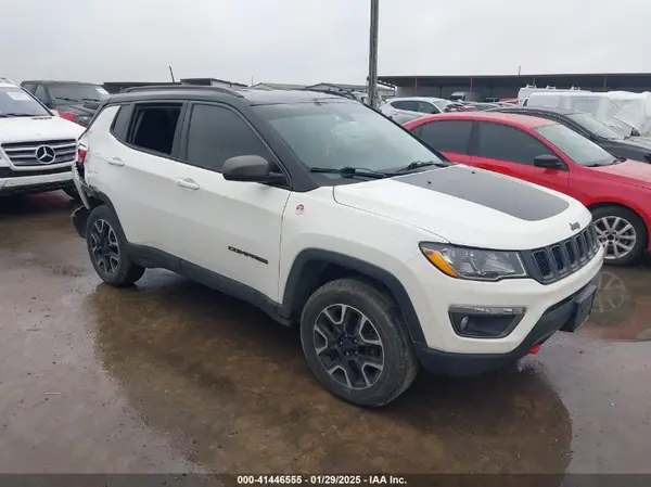 3C4NJDDB6KT811491 2019 JEEP COMPASS - Image 1