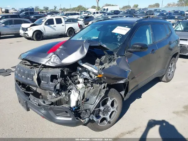 3C4NJDDB6NT163588 2022 JEEP COMPASS - Image 2