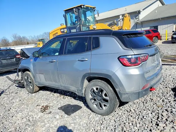 3C4NJDDB7HT651646 2017 JEEP COMPASS - Image 2