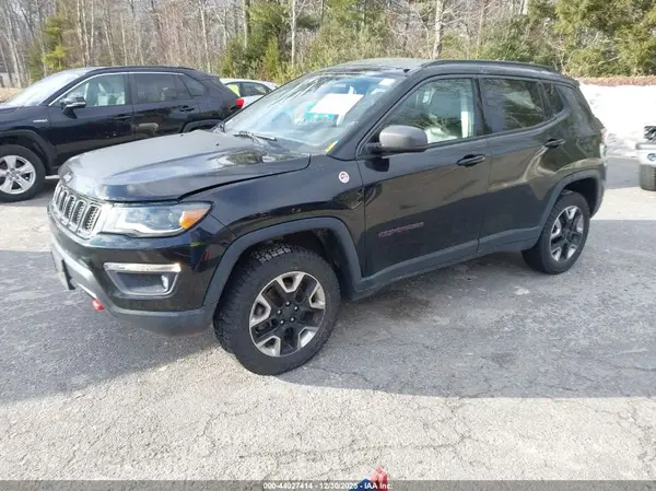 3C4NJDDB7JT112076 2018 JEEP COMPASS - Image 2