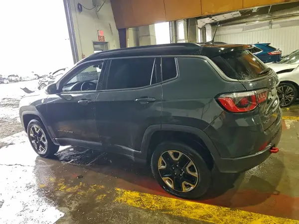 3C4NJDDB7JT132098 2018 JEEP COMPASS - Image 2