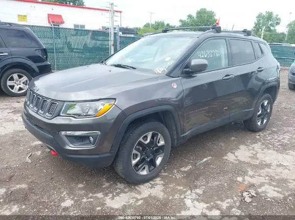 3C4NJDDB7JT135762 2018 JEEP COMPASS - Image 2