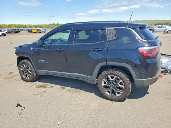 3C4NJDDB7JT143702 2018 JEEP COMPASS - Image 2