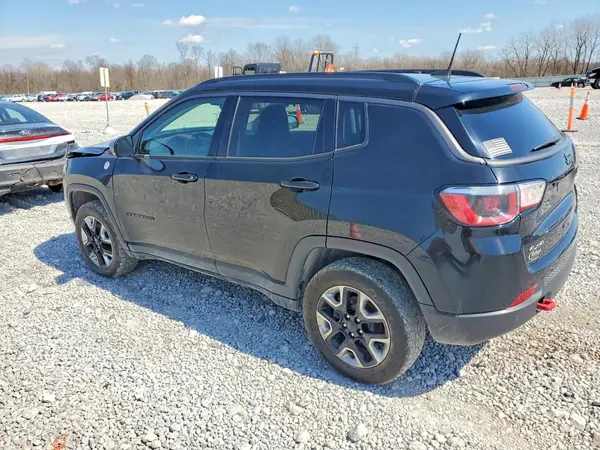 3C4NJDDB7JT163626 2018 JEEP COMPASS - Image 2
