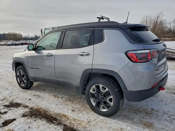3C4NJDDB7JT163688 2018 JEEP COMPASS - Image 2
