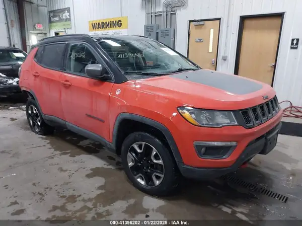 3C4NJDDB7JT168468 2018 JEEP COMPASS - Image 1