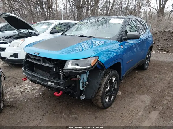 3C4NJDDB7JT199302 2018 JEEP COMPASS - Image 2