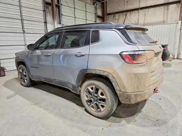 3C4NJDDB7JT207205 2018 JEEP COMPASS - Image 2