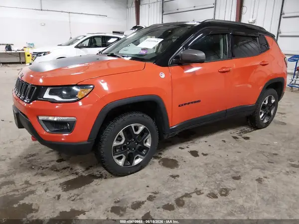 3C4NJDDB7JT230256 2018 JEEP COMPASS - Image 2