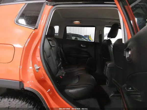 3C4NJDDB7JT230256 2018 JEEP COMPASS - Image 8