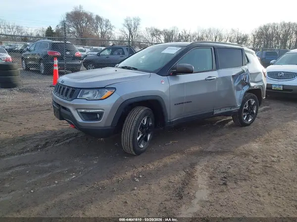 3C4NJDDB7JT232055 2018 JEEP COMPASS - Image 2