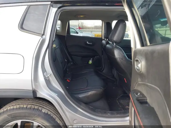 3C4NJDDB7JT232055 2018 JEEP COMPASS - Image 8