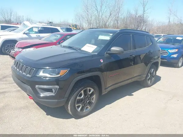 3C4NJDDB7JT239278 2018 JEEP COMPASS - Image 2