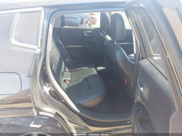 3C4NJDDB7JT239278 2018 JEEP COMPASS - Image 8