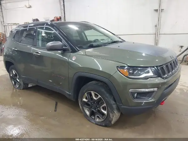 3C4NJDDB7JT264276 2018 JEEP COMPASS - Image 1