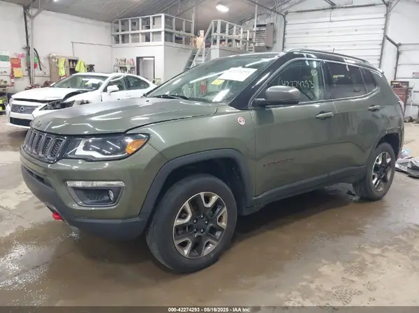 3C4NJDDB7JT264276 2018 JEEP COMPASS - Image 2