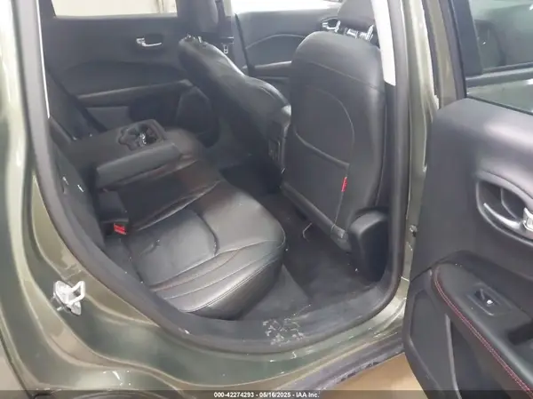 3C4NJDDB7JT264276 2018 JEEP COMPASS - Image 8