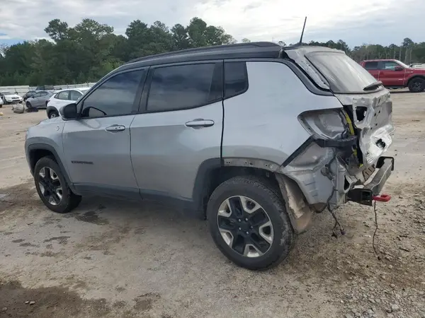 3C4NJDDB7JT268666 2018 JEEP COMPASS - Image 2