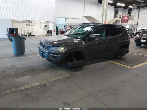 3C4NJDDB7JT270188 2018 JEEP COMPASS - Image 2