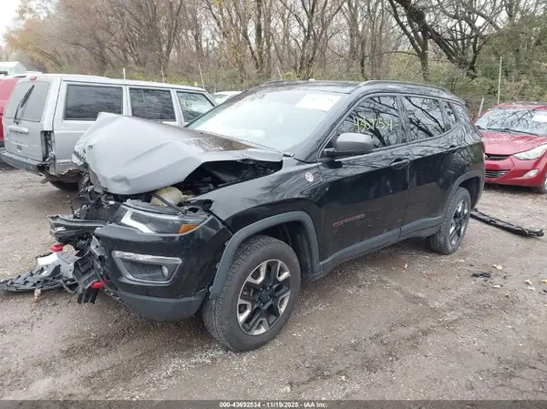 3C4NJDDB7JT283796 2018 JEEP COMPASS - Image 2