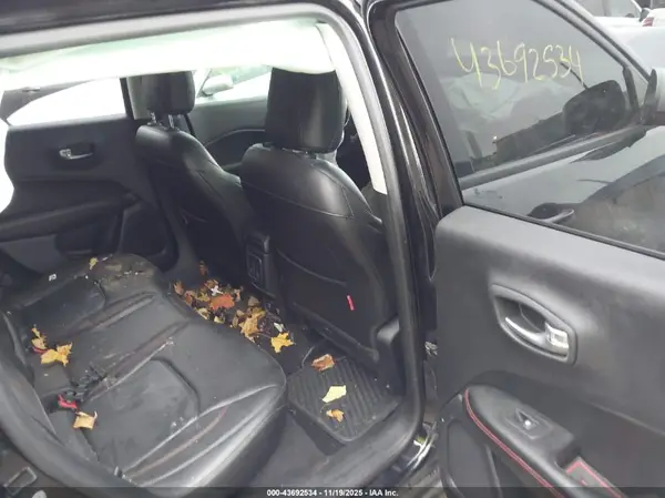 3C4NJDDB7JT283796 2018 JEEP COMPASS - Image 8