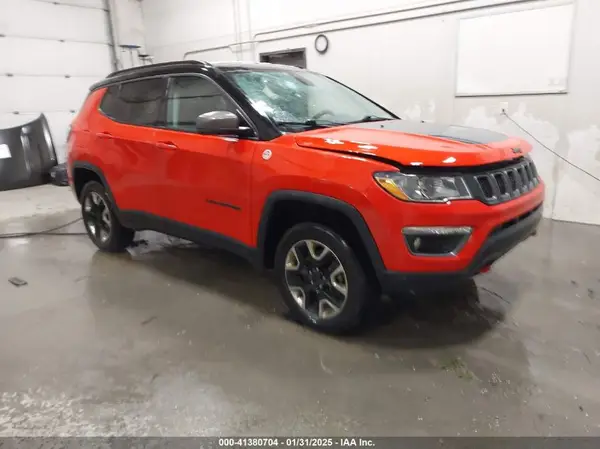 3C4NJDDB7JT343026 2018 JEEP COMPASS - Image 1