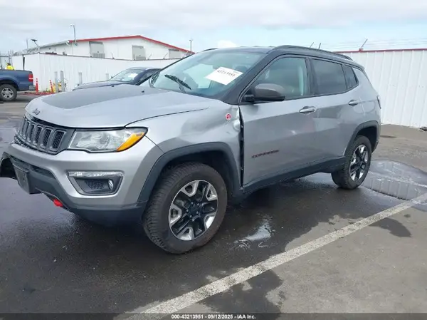 3C4NJDDB7JT419375 2018 JEEP COMPASS - Image 2